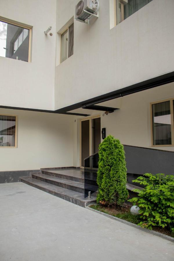 Yzza Apartament นาโวดาริ ภายนอก รูปภาพ