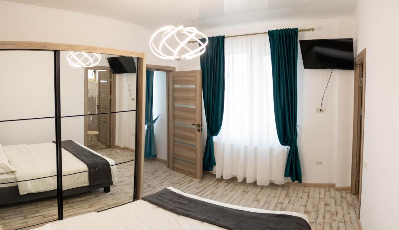 Yzza Apartament นาโวดาริ ภายนอก รูปภาพ