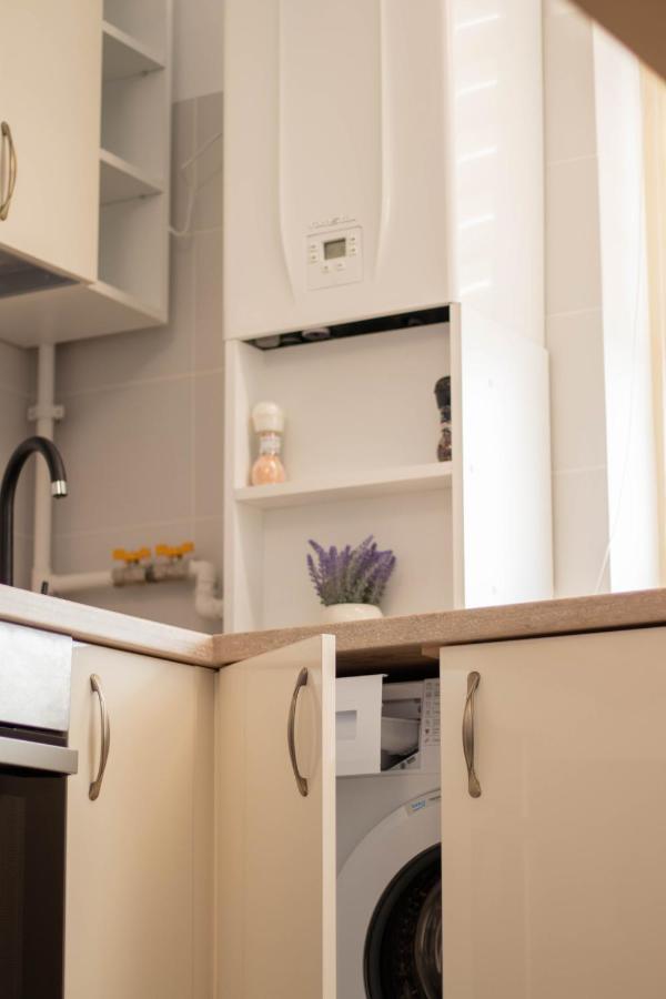 Yzza Apartament นาโวดาริ ภายนอก รูปภาพ