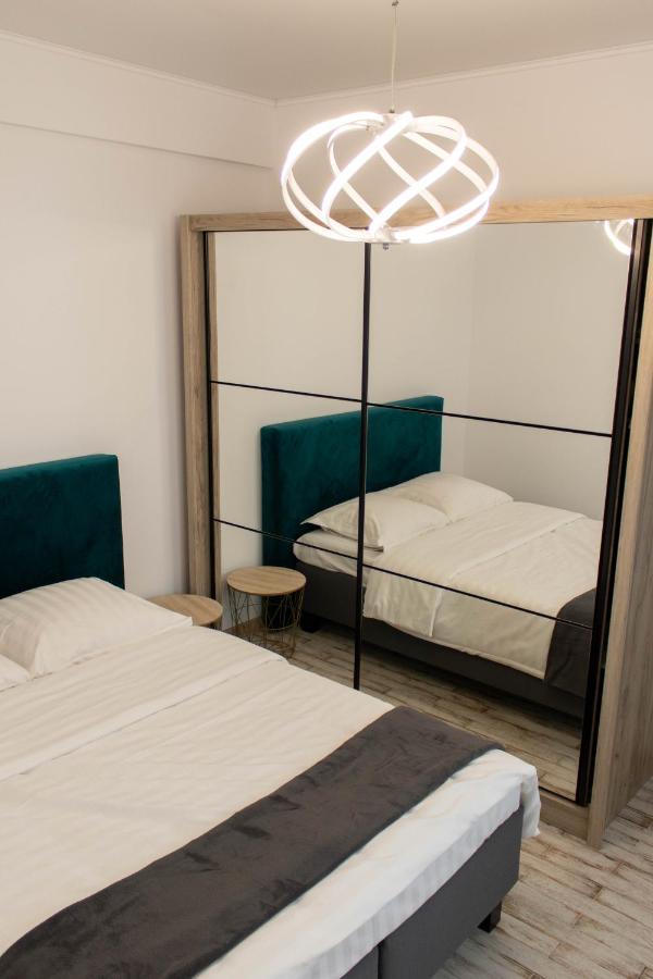 Yzza Apartament นาโวดาริ ภายนอก รูปภาพ