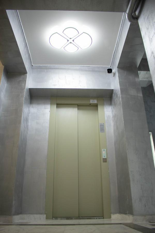 Yzza Apartament นาโวดาริ ภายนอก รูปภาพ