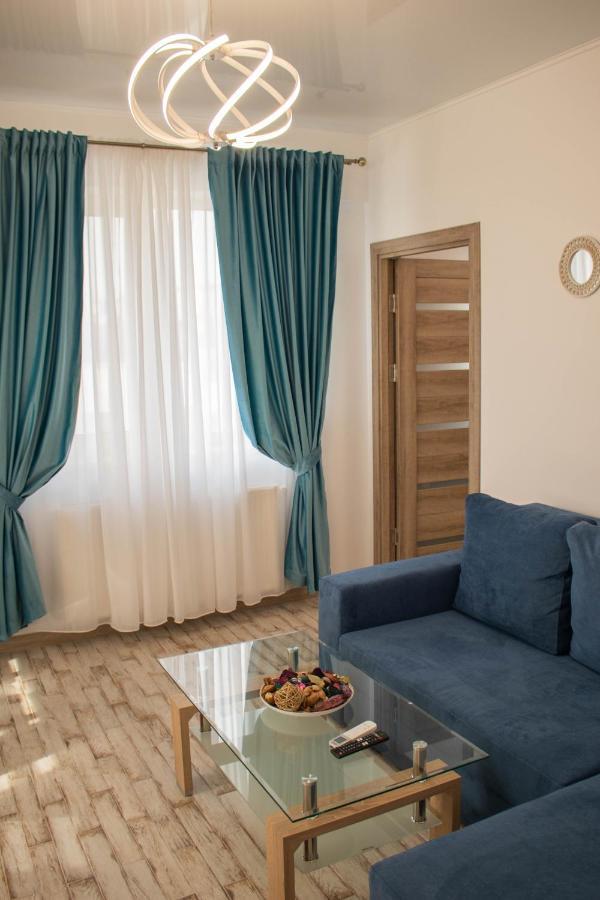 Yzza Apartament นาโวดาริ ภายนอก รูปภาพ