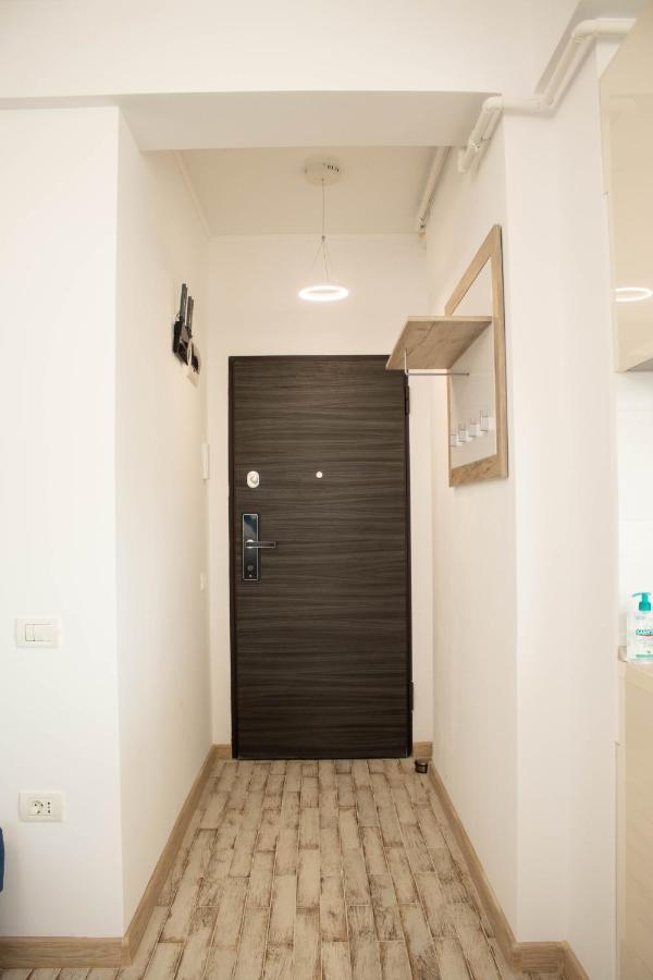 Yzza Apartament นาโวดาริ ภายนอก รูปภาพ