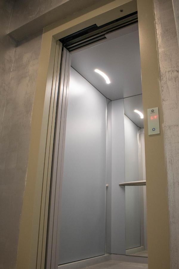 Yzza Apartament นาโวดาริ ภายนอก รูปภาพ