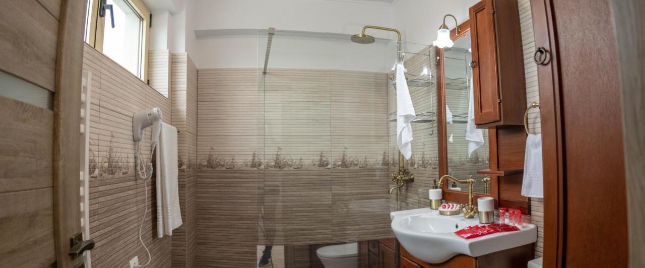 Yzza Apartament นาโวดาริ ภายนอก รูปภาพ